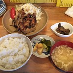 Mampuku Shokudou - 豚味噌焼き定食(850円) 久しぶりに伺いましたが、相変わらず"満腹"にさせていただきました。味噌によって、お肉厚めでも柔らかくて美味しかったです。
