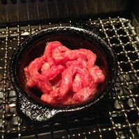 焼肉 綾小路 - 炙りユッケは、自分で炙る