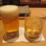 すし家 - 生ビール　600円　＆　雑賀梅酒ロック　800円　