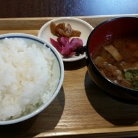 京洋食 まつもと - ごはん、お味噌汁、香の物