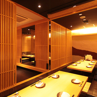 Convenient "semi-private room" for banquets with sunken kotatsu seating for 12 to 16 people *Please call for reservations