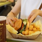Mahaloha Burger - ボリュミー