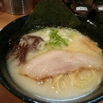 豚骨ラーメン ぜろや - 塩とんこつ（690円）