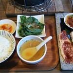 炭火焼 炎 - 黒毛和牛門崎丑と佐助豚ランチ