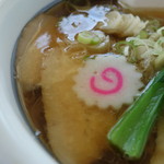 めん屋　河京 - スープは鯖節が一番にくる印象、そして鶏ガラ、煮干、豚骨の順に主張します