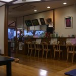 中華料理　東苑 - 一番奥の小上がりから。