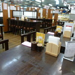 魚河岸処 仙 - 7/20　　テーブル席からなる店内
      