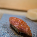 鮨 猪股 - 鮪（しび）肥肉（あぶらみ）醤油漬（しやうゆづけ）、ーー上（うへ）からーー