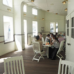 テディ・ルーズヴェルト・ラウンジ - テディ・ルーズヴェルト・ラウンジのテラス席