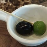 イタリアン バール ラ ファミーリア - 【H28.6.30】アペリティーボタイム。プロセッコ＋小皿３品＝８００円
      