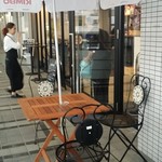 イタリアン バール ラ ファミーリア - 【H28.6.30】アペリティーボタイム。２杯目はカサル ディ セッラ 。お外に移動。