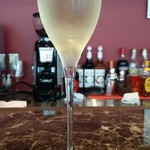 イタリアン バール ラ ファミーリア - 【H28.6.30】アペリティーボタイム。プロセッコ＋小皿３品＝８００円
      