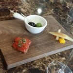 イタリアン バール ラ ファミーリア - 【H28.6.30】アペリティーボタイム。プロセッコ＋小皿３品＝８００円
      