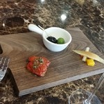 イタリアン バール ラ ファミーリア - 【H28.6.30】アペリティーボタイム。プロセッコ＋小皿３品＝８００円
      