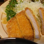 白州 - 豚ロースカツの断面アップ