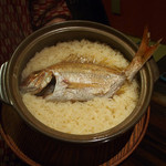 勝太呂 - 鯛めし。炊き上がったら１度見せてくれます。