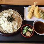 Uesuto Udon - 大海老天ざるうどん（細麺）780円