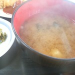 あほだら亭 - 熱々の味噌汁。