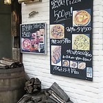 Tempters Pizza+Bar - 店先のメニュー