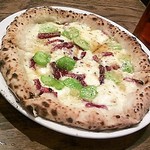 Tempters Pizza+Bar - 空豆とサラミのビアンカ