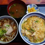 つたや - 親子丼（750円）ミニラーメン（＋300円）