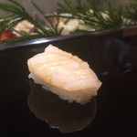 金寿司 - ほたて（手開き）