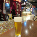 Hyoutanya - 店舗まわりのフリーテーブルで、生ビール 450円+税