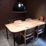 焼肉すどう - 落ち着いた雰囲気の店内