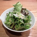 焼肉すどう - すどうサラダ　フレッシュな野菜にごま油ベースの自家製ドレッシングが良く合います