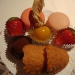 マキシム・ド・パリ - プチフール＠MAXIM'S DE PARIS