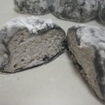 クリームにも黒胡麻が