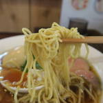 飛魚だし醤油そば+熟玉850円の麺