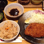 Tonkatsu Tamafuji - 2016年7月12日
                        ロースかつ定食180グラムとアサリごはん