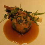 レストラン リューズ - 仔羊背肉のローストをエスペレットの風味で 野菜のソテーと共に