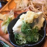 モクモク - お豆腐もお塩で食べれるぐらいおいしいです。