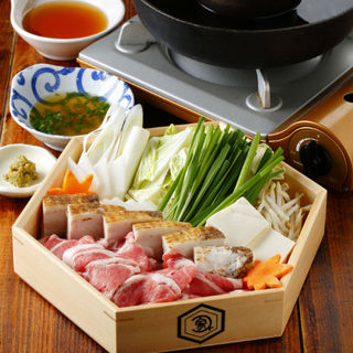 Specialty! Relieve your fatigue with pork shabu-shabu with plenty of green onions in a ``Negirau'' hot pot