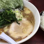 横浜ラーメン 町田家 - ラーメン並＋半ライス生姜と辛みそを追加