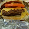 FIVE GUYS - 料理写真:Cheeseburger