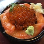 Salmon salmon roe bowl set meal