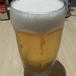 とん - ランチビールは150円で税別。グラスはかなり大き目。黒ラベルです。