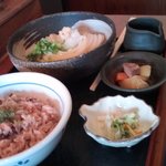 連れの日替わり飯定食（680円）来ました♪