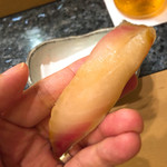 初音鮨 - 2週間熟成させた小浜の鯵