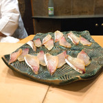 初音鮨 - 2週間熟成させた小浜の鯵