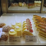 パティスリートレカルム - ケーキショーケース