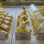 パティスリートレカルム - ケーキショーケース