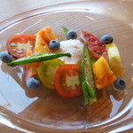Berizu Raifu - エアルームトマトとポーチドエッグのサラダ
                        