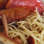 中一素食店 - 麺・トマト＆大豆ハムのアップ