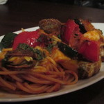 アシェット - 魚介と彩り野菜のトマトパスタ　