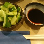 とり乃屋 - お通しのきゅうり・タタキのタレ