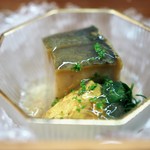 松川 - 先付　鮑　雲丹　鮑煮汁のジュレ
      